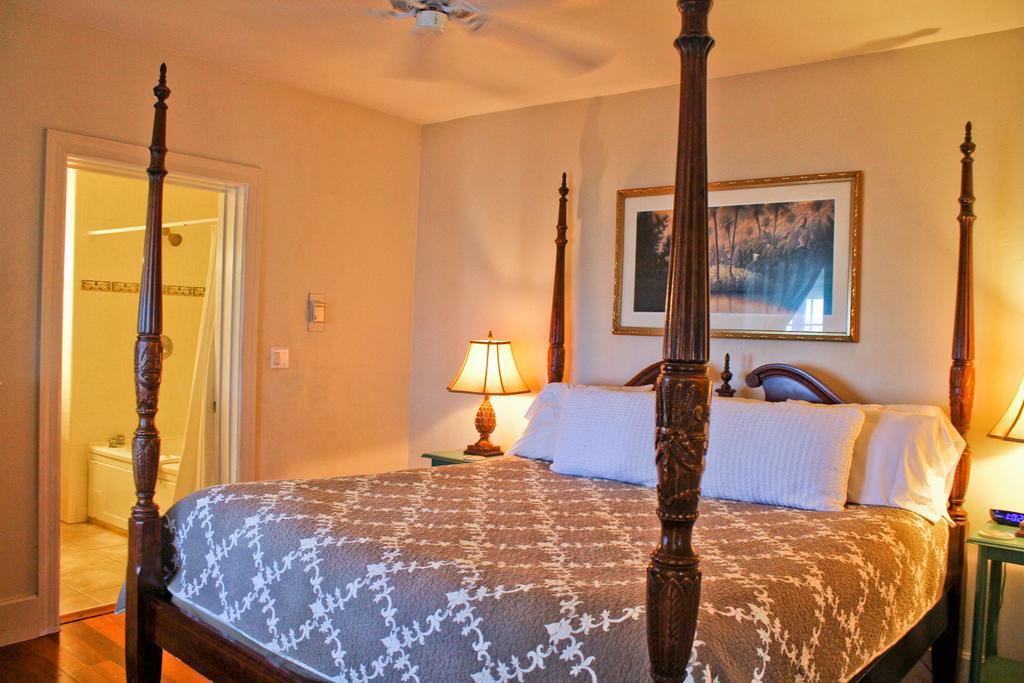 Night Swan Intracoastal Bed & Breakfast Нью-Смірна-Біч Екстер'єр фото